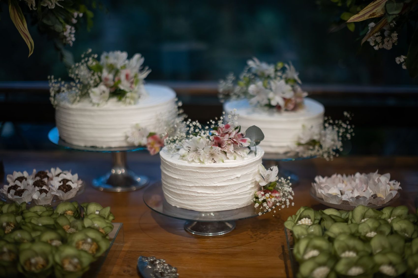 Cakes with flowers on a table